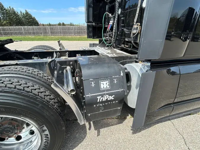 2021 Volvo VNL 860