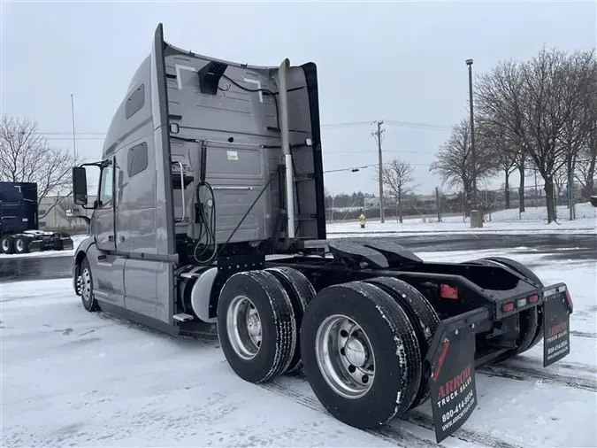 2021 VOLVO VNL64T760