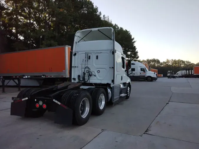 2021 Freightliner Cascadia 126e7fa0ece7f589d38ba78baeda54bdaba