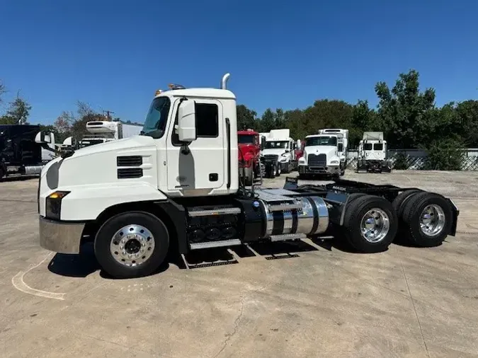 2022 MACK AN64T