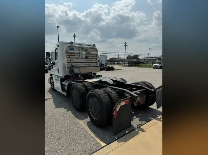 2020 FREIGHTLINER/MERCEDES CASCADIA 125