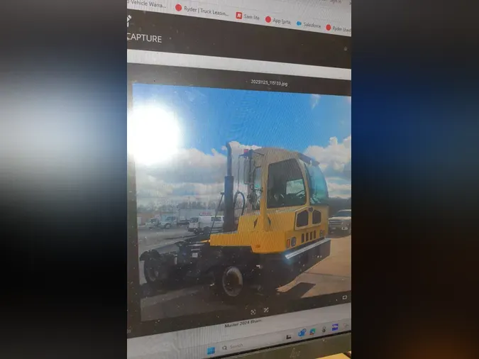 2021 AUTOCAR YARD TRACTOR