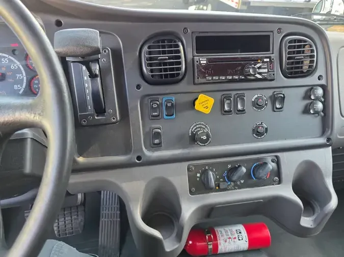 2018 FREIGHTLINER M2 106