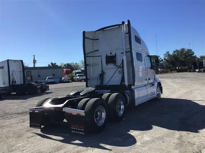 2021 VOLVO VNL64T760