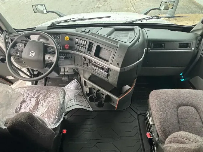 2022 VOLVO VNL64T860