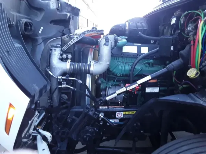 2020 VOLVO VNR64T-640