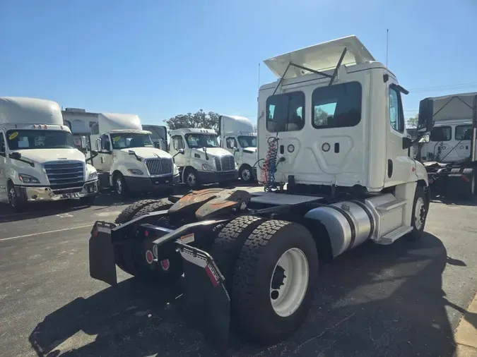 2019 FREIGHTLINER/MERCEDES CASCADIA 125e80bed631ced85a6766513765fc994ee