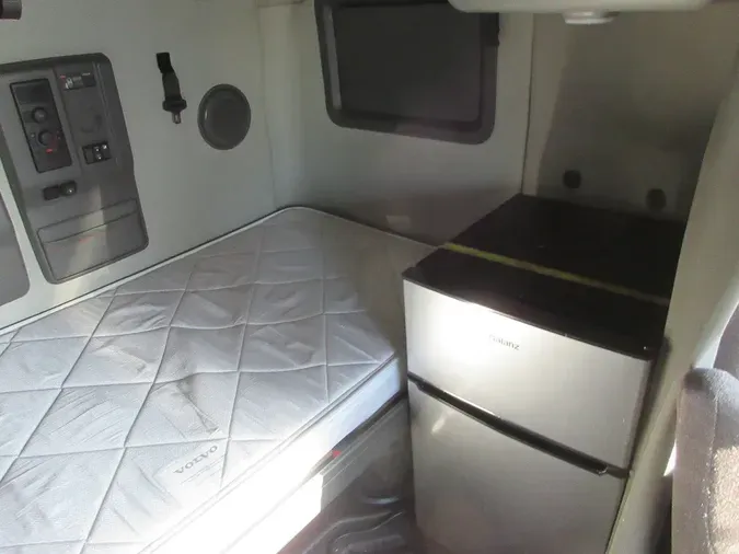 2024 VOLVO VNL64T760e80d5ecbe98eb8f25fea069fae65561d