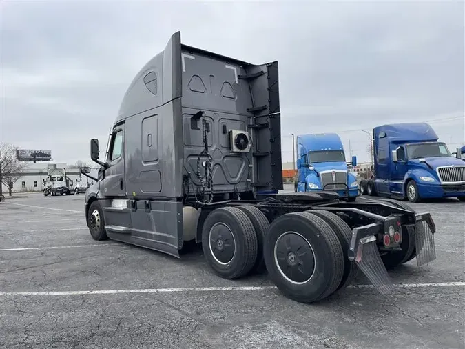 2021 FREIGHTLINER CA126