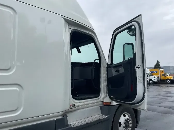 2020 Freightliner T12664ST