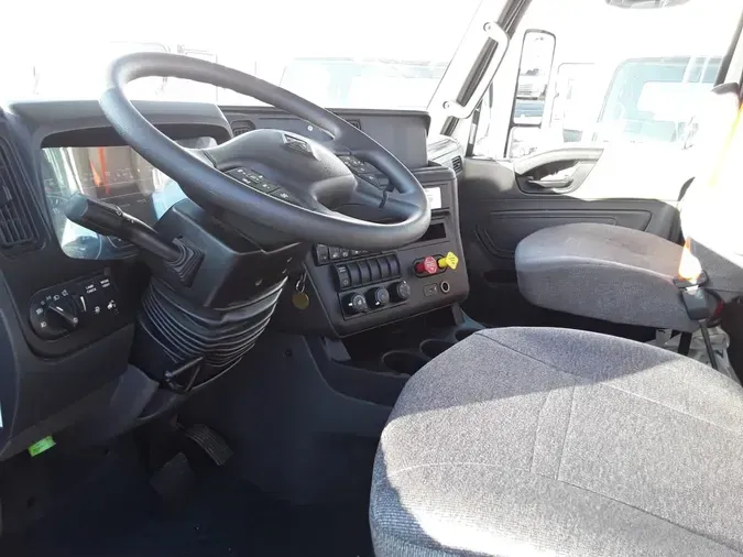 2019 NAVISTAR INTERNATIONAL LT625 DAYCAB T/A