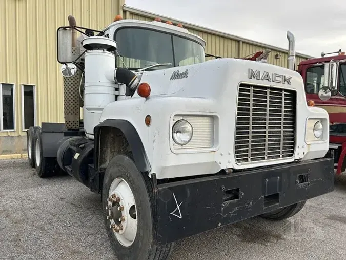 1982 MACK R686ST