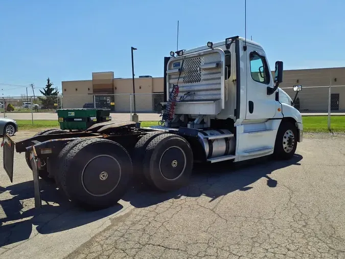 2019 FREIGHTLINER/MERCEDES CASCADIA 125e816a107915ead11ff36722ab46c75e2