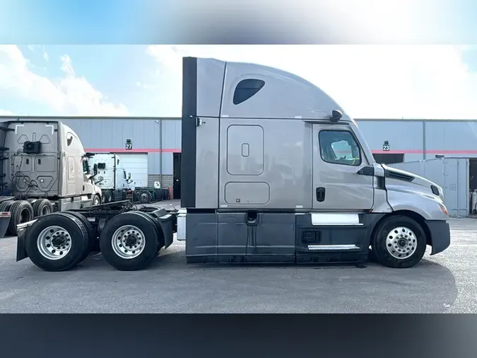 2022 Freightliner Cascadia 126