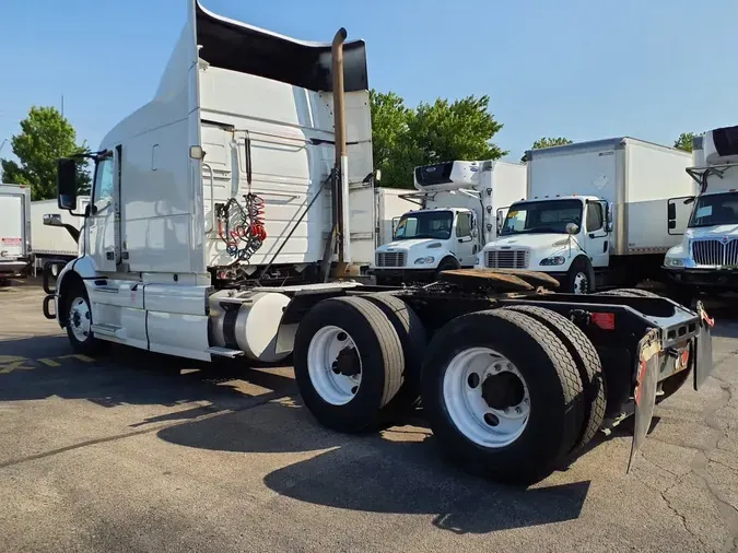 2020 VOLVO VNR64T-640