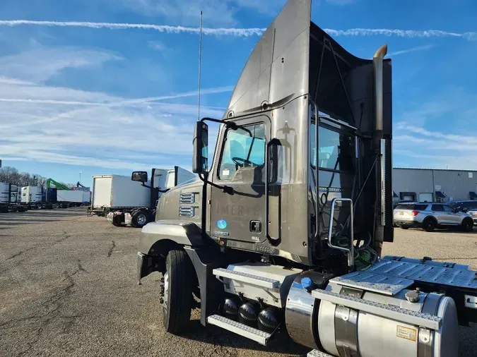 2019 MACK AN64T