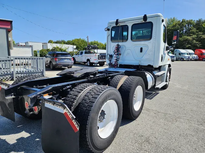 2018 FREIGHTLINER/MERCEDES CASCADIA 113