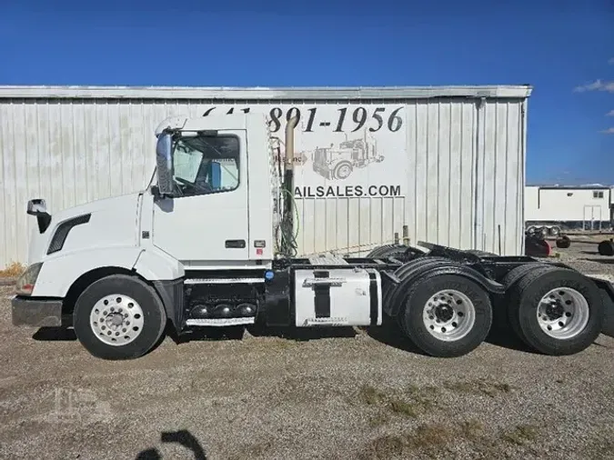 2012 VOLVO VNL64T300