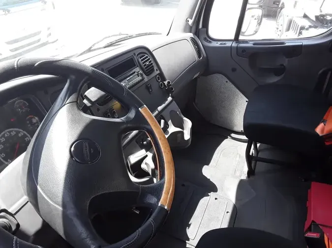 2017 FREIGHTLINER M2 106