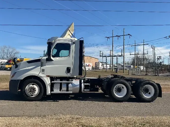 2018 Freightliner T12664ST