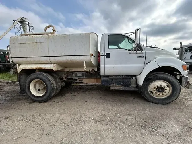 2005 FORD F750 SD