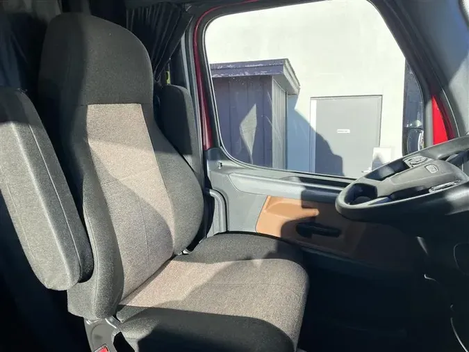 2020 FREIGHTLINER CASCADIA