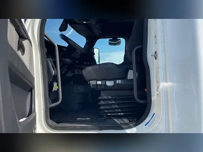 2020 FREIGHTLINER CA126