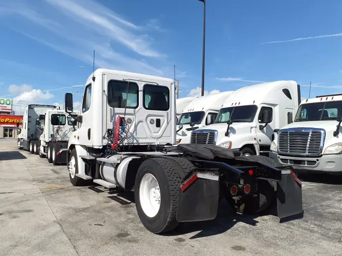 2016 FREIGHTLINER/MERCEDES CASCADIA 113