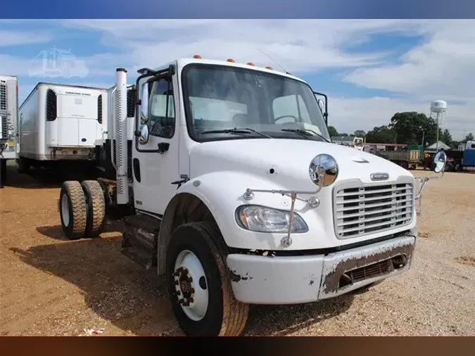 2009 FREIGHTLINER BUSINESS CLASS M2 106