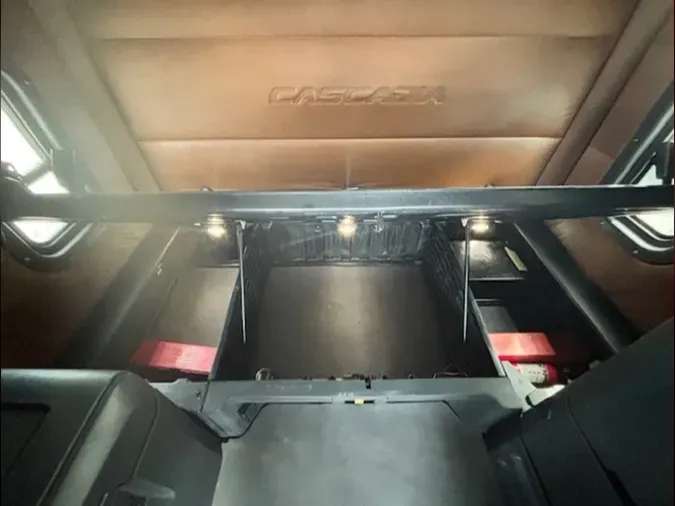 2021 Freightliner Cascadia 126