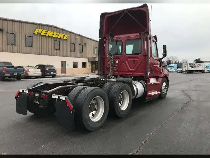 2018 Freightliner T12664ST