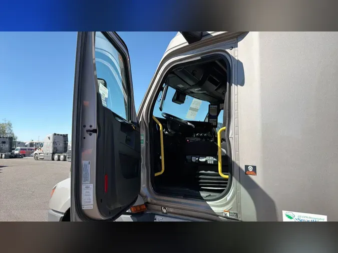 2025 Freightliner Cascadia 126e84363b23ecc46a059ee186ad949a173