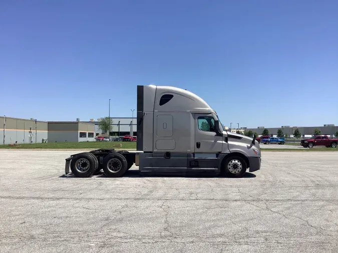 2022 Freightliner Cascadia 126e8467aa7fd31a81104c12a81b78ab0d3