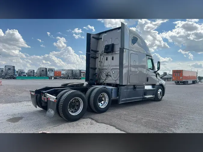 2022 Freightliner Cascadia 126