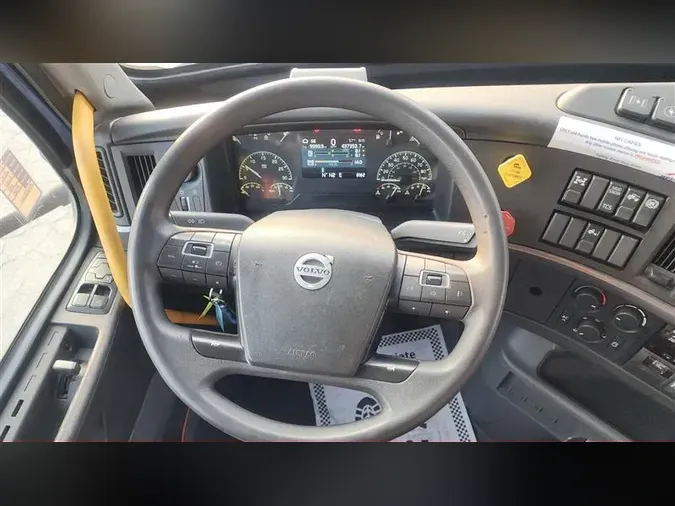 2021 VOLVO VNR64T640