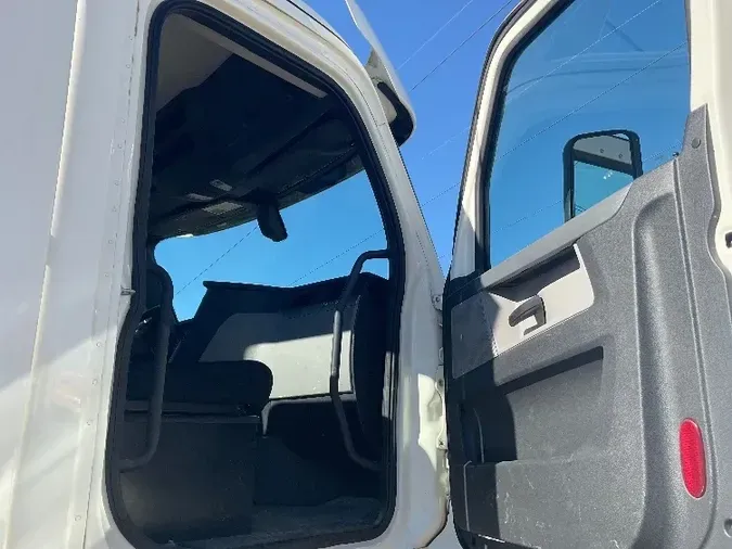 2018 Freightliner T12664ST