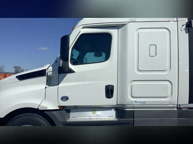 2021 Freightliner Cascadia 126