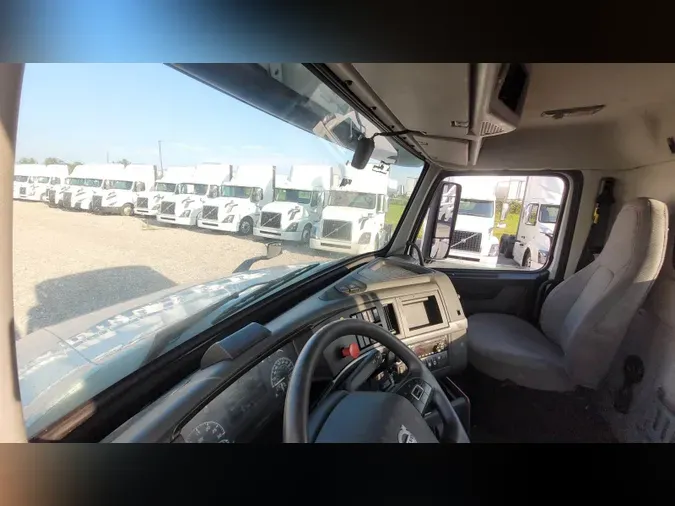 2019 Volvo VNL300