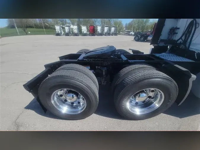 2020 FREIGHTLINER CA126