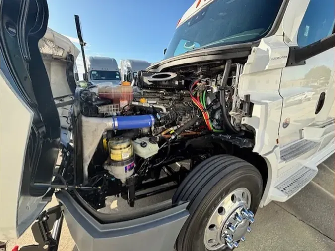 2022 Freightliner CA126SLP