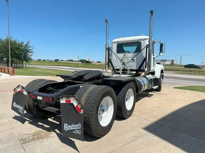 2020 MACK PI64T