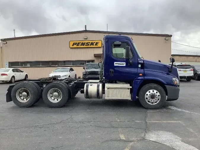 2016 FREIGHTLINER X12564ST