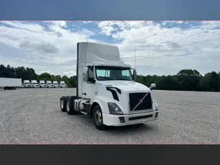 2016 Volvo VNL300