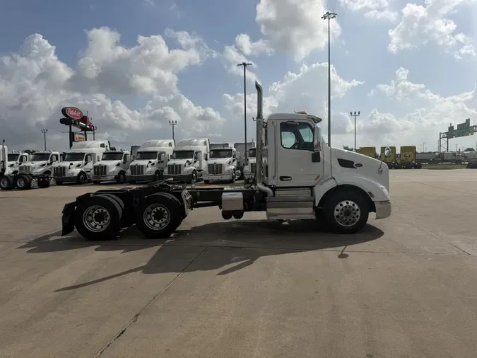 2021 Peterbilt 579e86969d98a672f555465bd5206426a7f