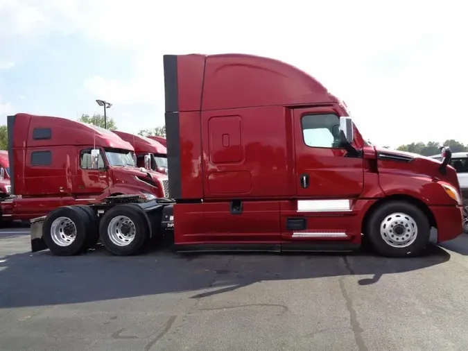 2022 FREIGHTLINER Cascadia 126
