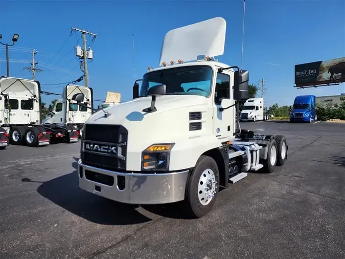 2021 MACK AN64T