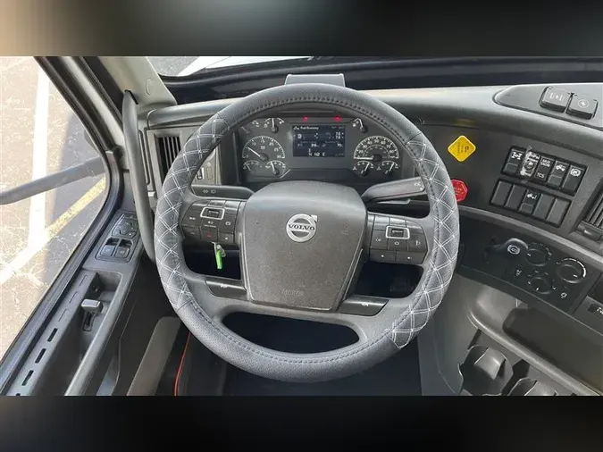 2020 VOLVO VNL760