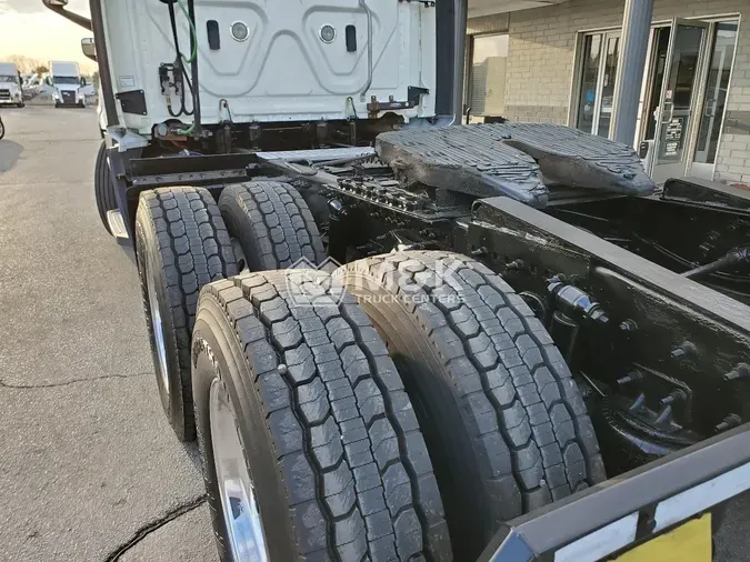 2019 FREIGHTLINER CASCADIA CA126