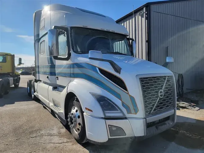 2022 VOLVO VNL64T860
