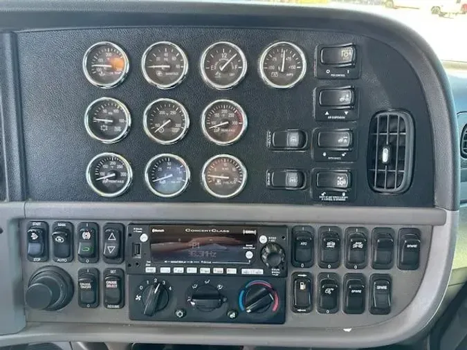 2022 Peterbilt 389